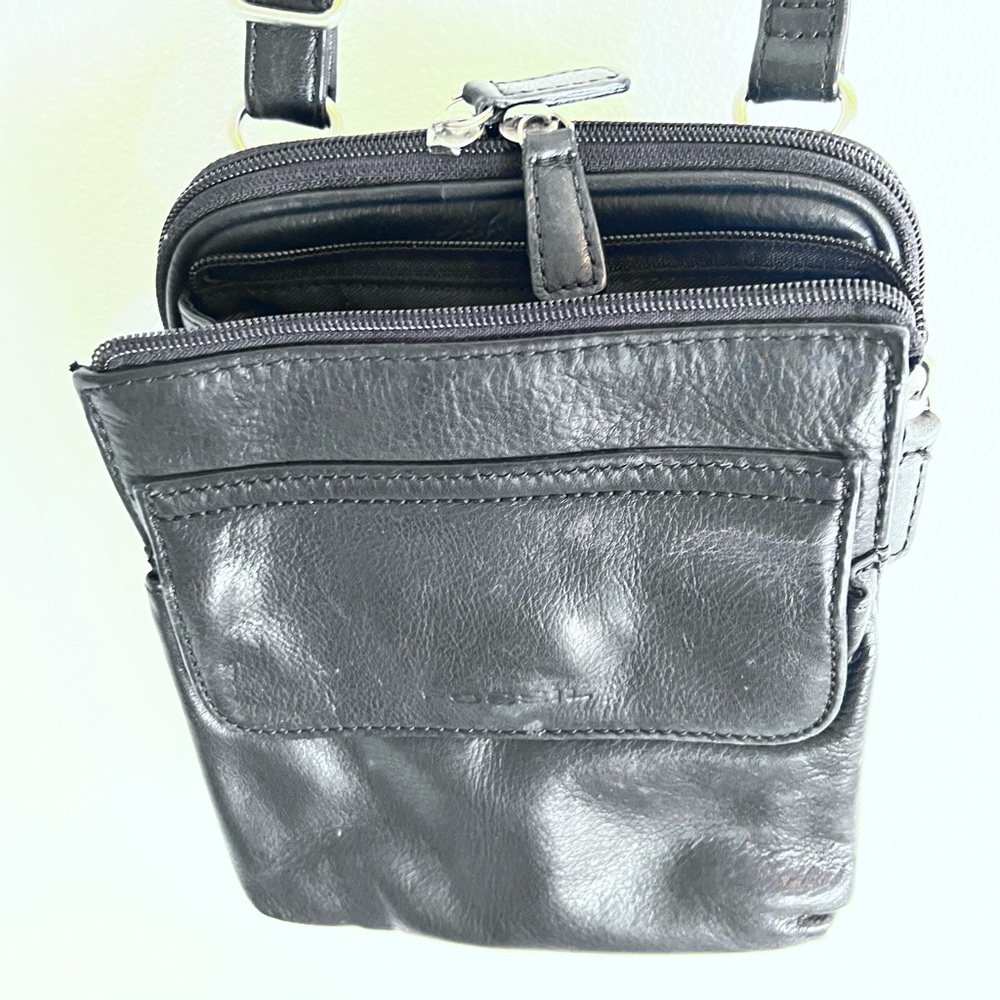 Fossil crossbody 100% leather. Black